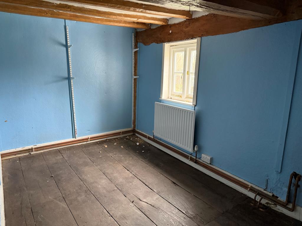Lot: 145 - PERIOD DETACHED COTTAGE WITH GARAGE AND GARDENS IN NEED OF UPDATING - Bedroom three